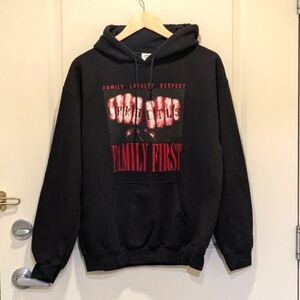 EUC Crooks & Castles M Men's Family First Knuckle Tattoo Cotton Blend Hoodie